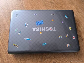 Toshiba - maly notebook - 3