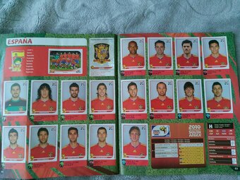 Predám plný album nálepiek PANINI 2010 MS v JAR - 3