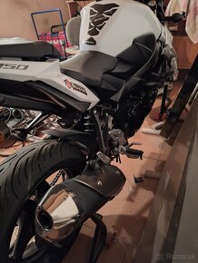 Suzuki gsr 750 - 3