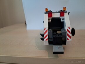 Predám lego nové postavené smetiarske auto - 3