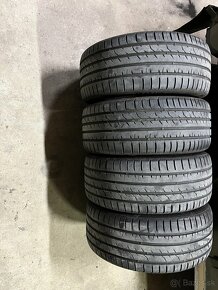 pneu 275/45 R20 - 3