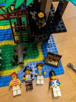 Lego Pirates ostrov 6270 - 3