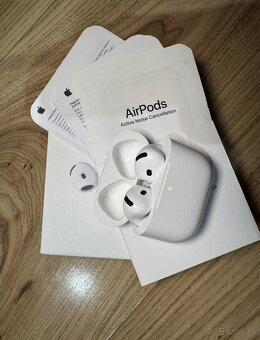 AirPods 4 - 3