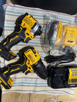 DeWalt: Rázový uťahovák DCF850, aku vŕtačka DCD709, 2 batéri - 3