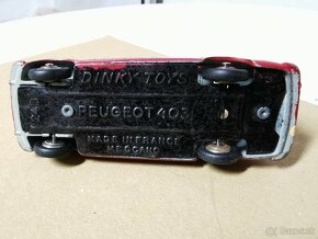 Dinky toys Peugeot 403 - 3