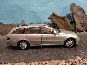 prodám model 1:18 mercedes benz E class combi - 3