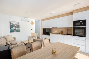 CHORVÁTSKO - Luxusné zariadené apartmány 10 m od mora - PAG, - 3