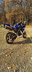 Yamaha YZF R1 - 3