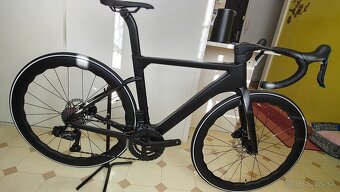 Kompletný karbónový cestný bicykel s elektronickou prehadzov - 3