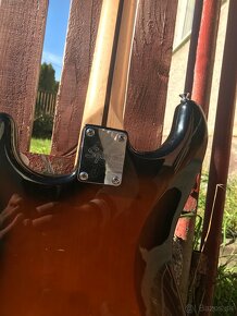 Squier Starocaster by Fender - 3