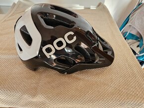 POC Tectral race SPIN,velkost 59-62 cm,váha 390 g,čierna. - 3