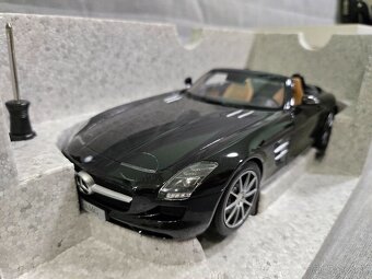 Mercedes Benz SLS roadster 1:18 Minichamps - 3