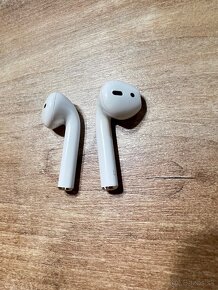 Apple Airpods 1 2019 bezdrotove sluchadla - 3