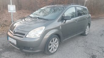 Toyota Corolla Verso 2,2 - 3