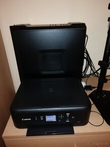 PC zostava so 4 monitormi - 3