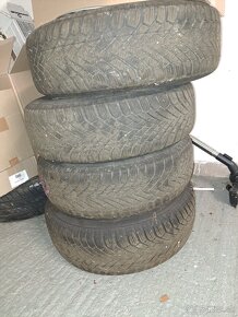 Pneu 195/65 R15 s diskami a puklicami - 3