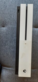 Predávam xbox one s 512gb - 3