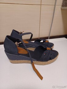 Tommy Hilfiger sandalky č.: 41 - 3