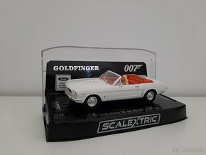 Scalextric autíčka 1:32 na autodráhu - 3