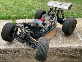 Predám závodnú truggy 1:8 Losi 8ight-T - 3