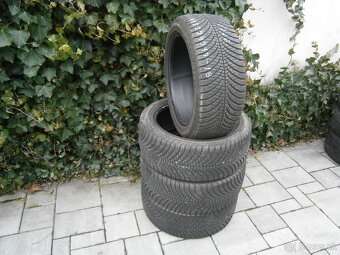 Predám 4x zimné pneu Goodyear 225/45 R17 94VXL - 3