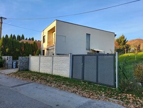 RD s rovnou strechou po čiastočnej rek., poz.430 m2, Bojná. - 3