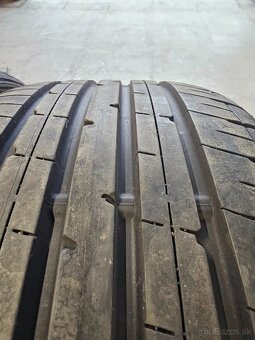 225/40R18 - 3