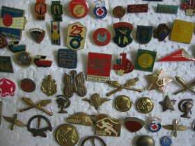 Ponuka: zbierka starých rôznych odznakov 1 (pozri fotky): - 3
