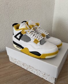 Air Jordan 4 Vivid Sulfur - 3