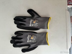 Pracovne rukavice MaxiFlex - 3