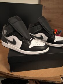 Air Jordan 1 Mid Iron Grey - 3