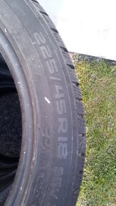 zimne nokian 225x45x R18 - 3