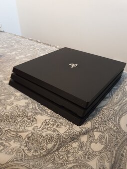 Predám Playstation 4 Pro 1 TB - 3