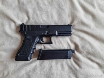 Predám Airsoft Zbraň Glock R18 - 3