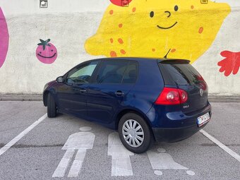 Volkswagen Golf 5 1.6 - 3