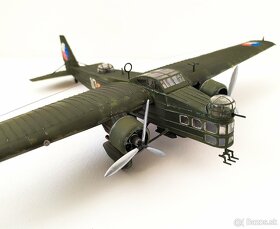 Predám AERO MB-200, plastikový model, mierka 1/72 - 3