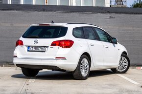 Opel Astra Sport Tourer - 3