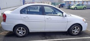 Hyundai Accent - 3