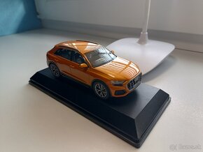 Model auta Audi Q8 2017 (Dragon Orange) - 3