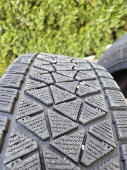 Bridgestone Blizzak 235/65 R17 - 3