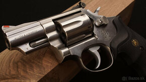 Nerezovy revolver Smith&Wesson 357 magnum, hlaven 2,5" - 3