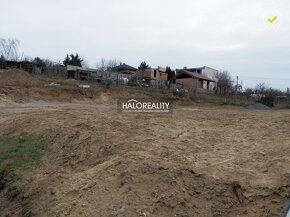 HALO reality - Predaj, pozemok pre rodinný dom   1028 m2 Vin - 3