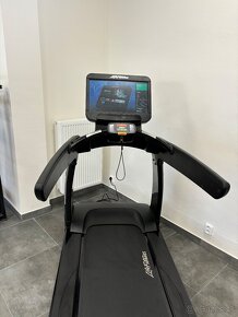 Life Fitness Discover SE3HD - nový stroj - 50% sleva - 3