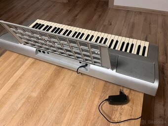 Yamaha psr e303 - 3