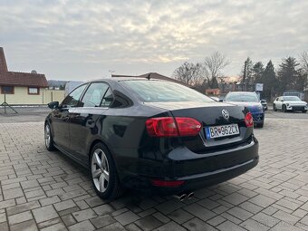 Volkswagen Jetta 2.0TDI Highline - 3