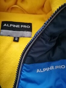 3x oblečená Alpine PRO bunda - 3