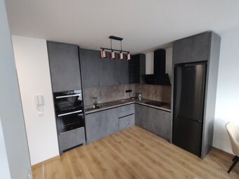 Prenajmem veľký 2-izbový byt 59m², Bratislava, Ovocné sady - 3