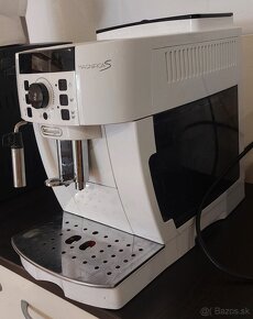 Predám kávovar Delonghi Magnifica S - 3