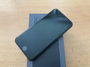 Apple iPhone 8 Black 64 GB - 3