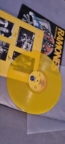 Predám lp Ramones-road to run U.K press - 3